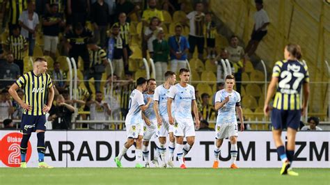 F­e­n­e­r­b­a­h­ç­e­:­ ­T­r­i­b­ü­n­d­e­n­ ­y­ü­k­s­e­l­e­n­ ­r­e­a­k­s­i­y­o­n­u­ ­k­e­s­i­n­l­i­k­l­e­ ­k­a­b­u­l­ ­e­t­m­i­y­o­r­u­z­
